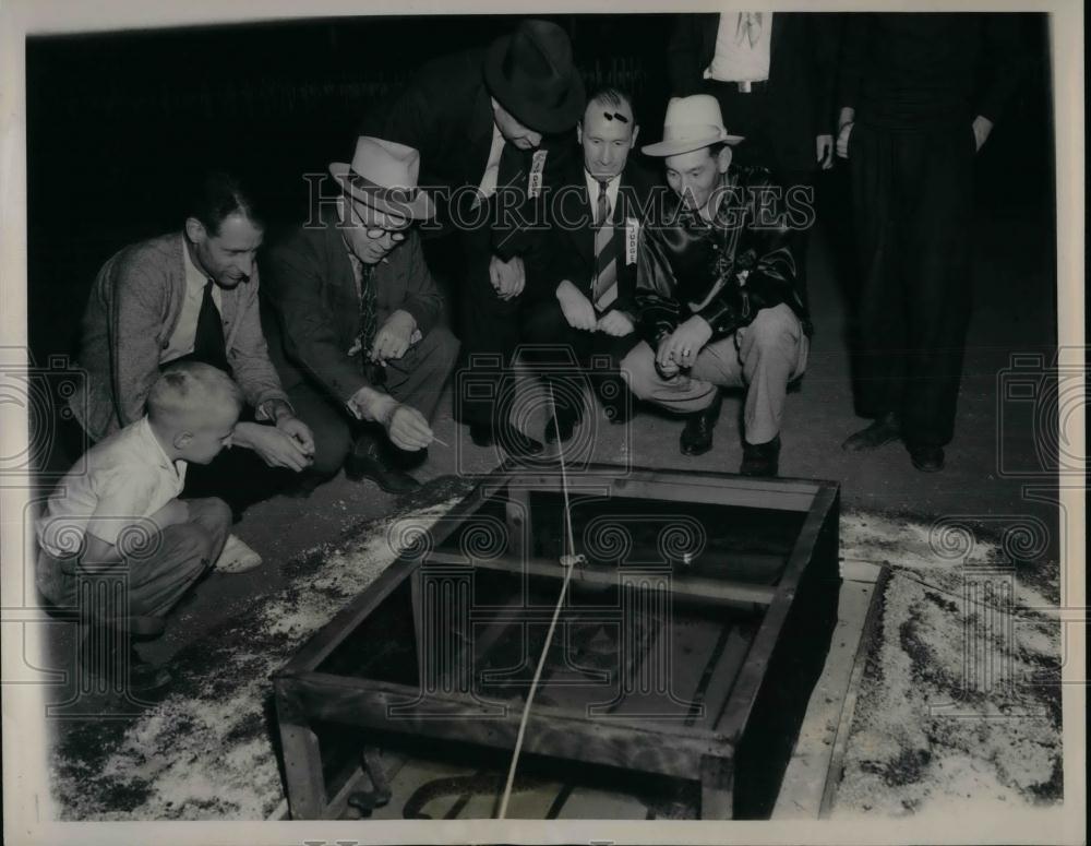 1939 Press Photo Judges &amp; Starters Of The &quot;Burrtail Derby&quot; With Rattlesnakes - Historic Images