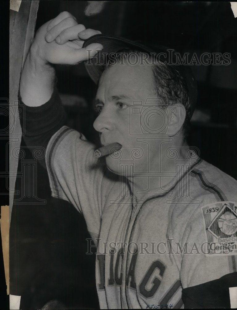 1939 Press Photo Jimmy Dykes Tips Hat Denying He&#39;s An Umpire-Baiter - nea09853 - Historic Images