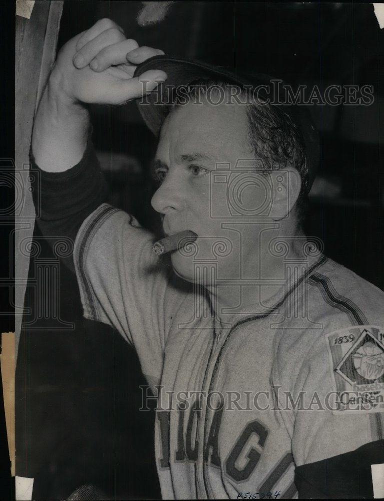 1939 Press Photo Jimmy Dykes Tips Hat Denying He's An Umpire-Baiter - nea09853 - Historic Images