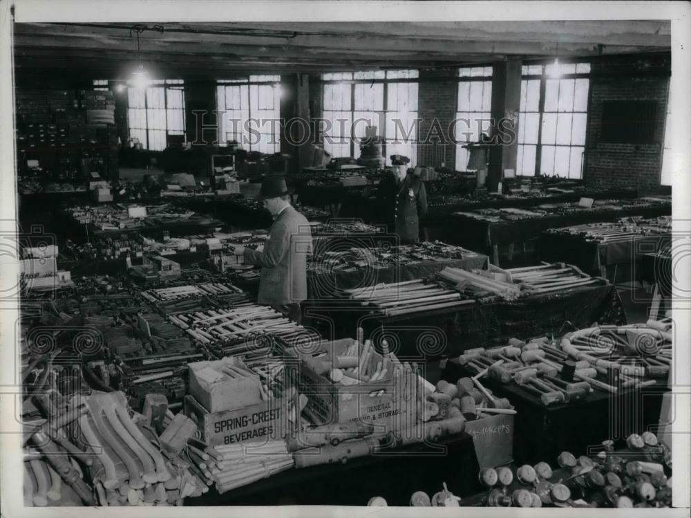1945 Press Photo Sale of surplus property of Treasury Dept in NY - nea25426 - Historic Images
