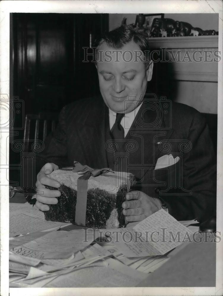 1943 Press Photo Senator Styles Bridges of New Hampshire, Belgian Paving Block - Historic Images