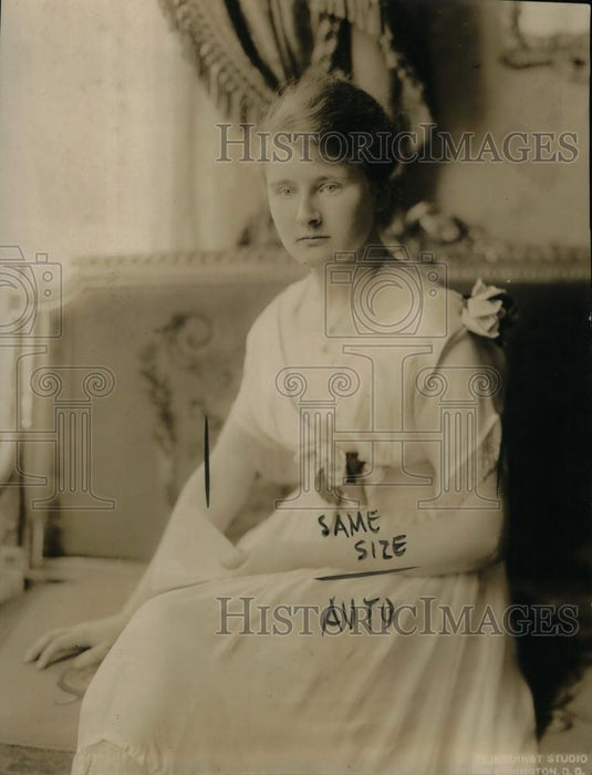 1918 Press Photo Miss Madelon Phillips daughter Minister Netherlands Mrs August - Historic Images