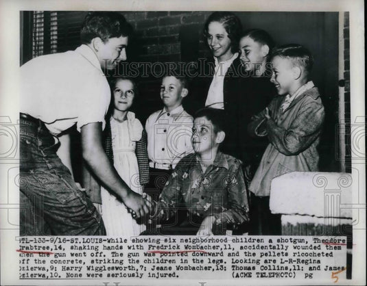 1949 Press Photo St. Luis Theordore Crabtree Frederick Wombacker seeing shotgun - Historic Images