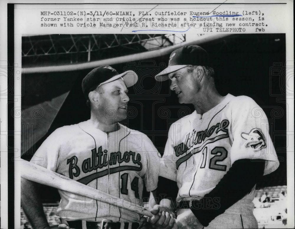 1960 Press Photo Baltimore Orioles Eugene Woodling &amp; mgr Paul Richards - Historic Images