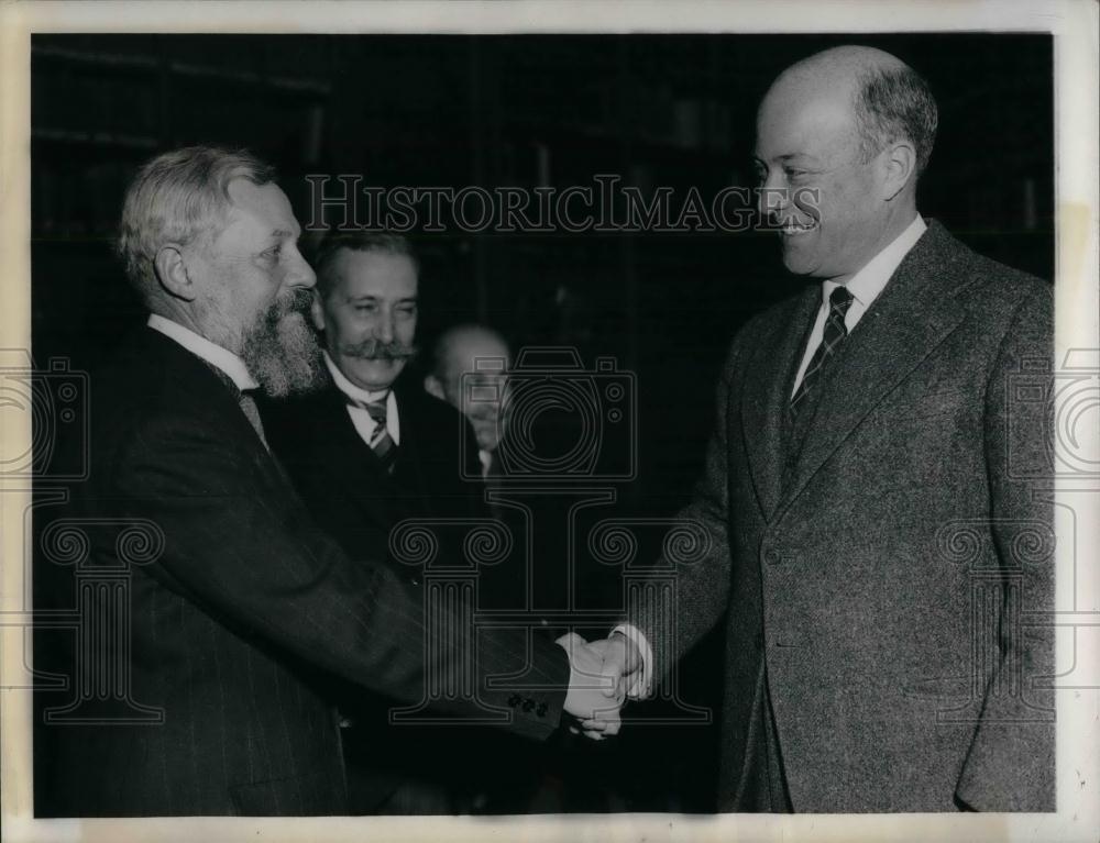 1940 Press Photo Amb. William Bullitt,congratulated Prof.Emmanuel De Martonne. - Historic Images