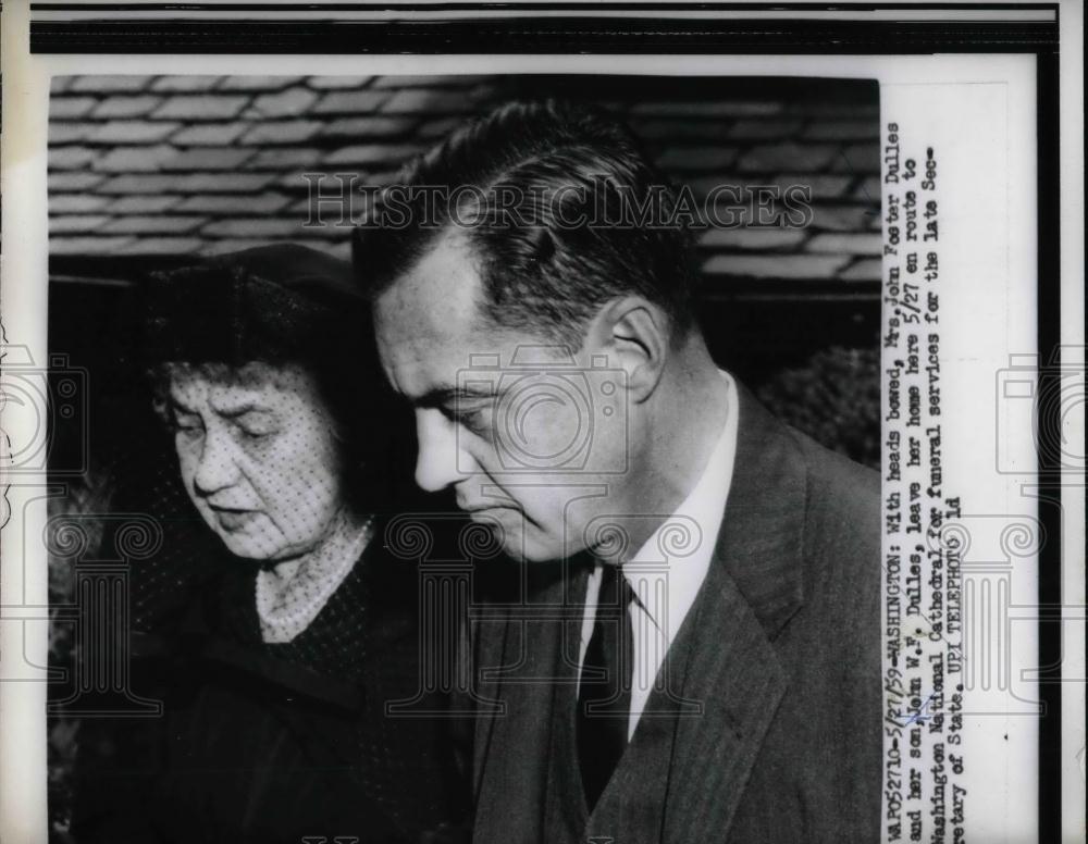 1959 Press Photo Mrs John Foster Dullas &amp; Son John Leaving Husbands Funeral - Historic Images