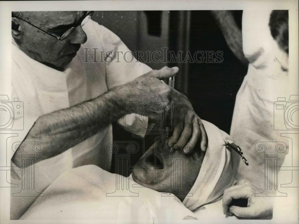 1937 Press Photo Barry Staunch Undergoes Reconstructive Surgery On Nose - Historic Images