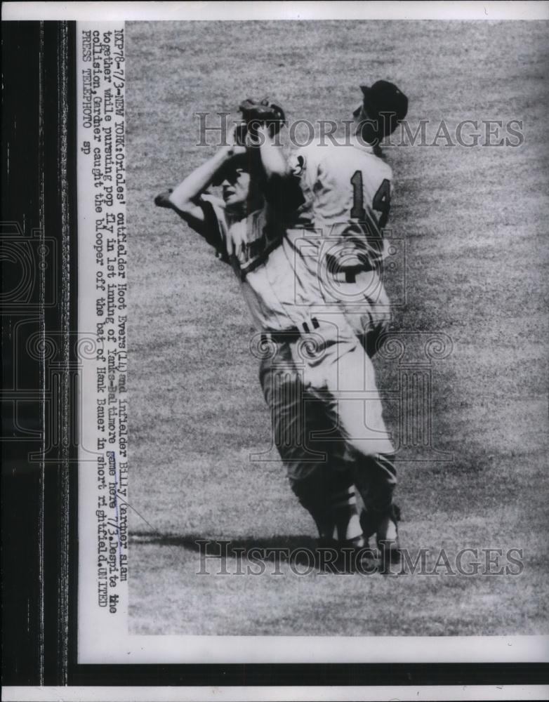 1956 Press Photo Orioles Outfielder Hoot Evers Collides With Billy Gardner - Historic Images