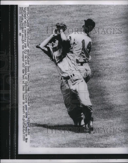 1956 Press Photo Orioles Outfielder Hoot Evers Collides With Billy Gardner - Historic Images