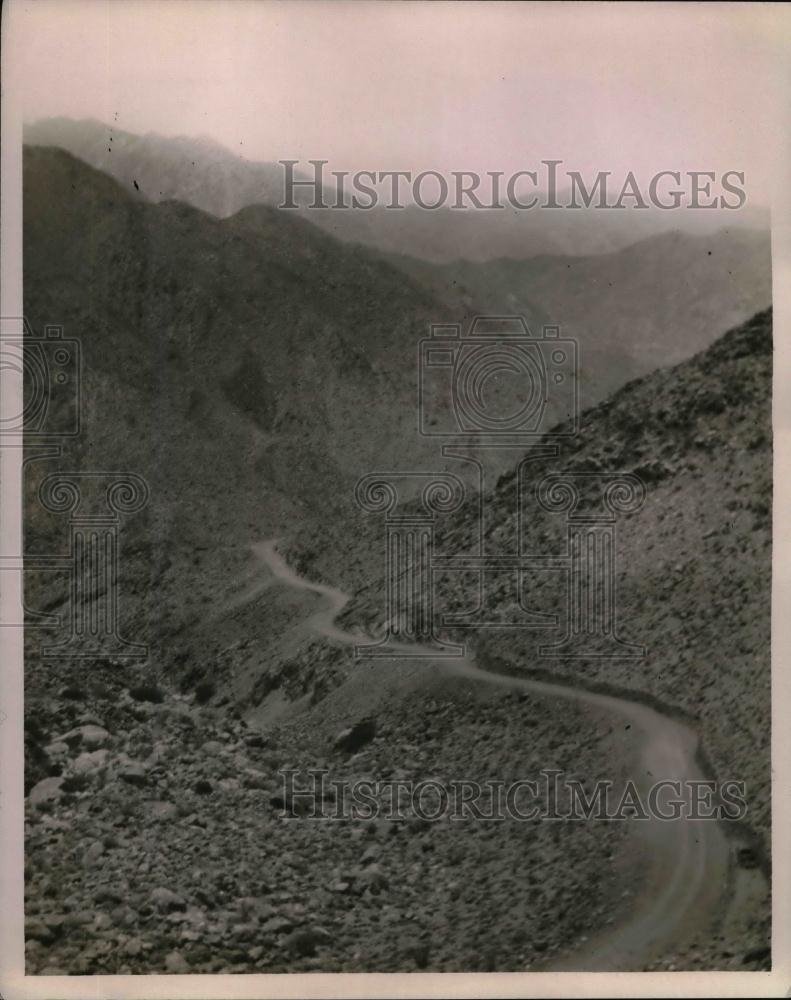 1923 Press Photo Cantu&#39;s Highway through mountains in California - nea19618 - Historic Images