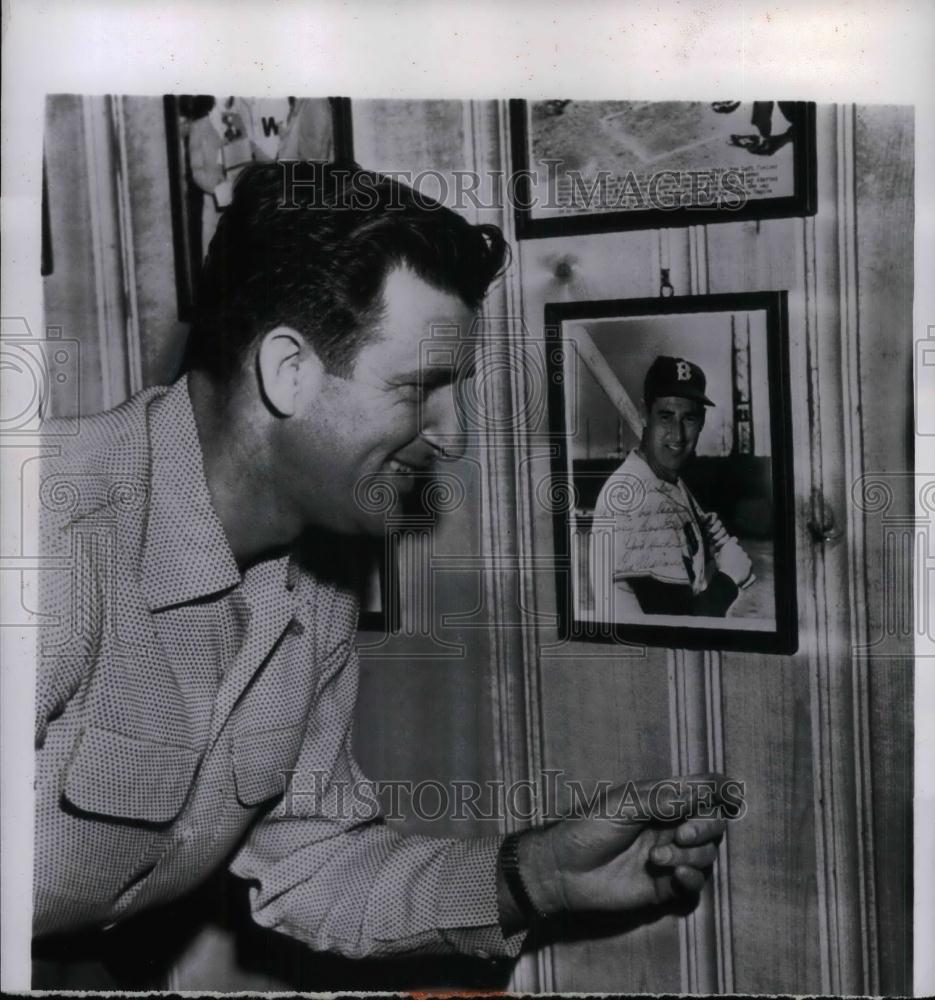 1955 Press Photo Mickey Vernon traded from Senators to the Boston Red Sox - Historic Images