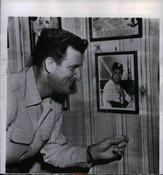 1955 Press Photo Mickey Vernon traded from Senators to the Boston Red Sox - Historic Images