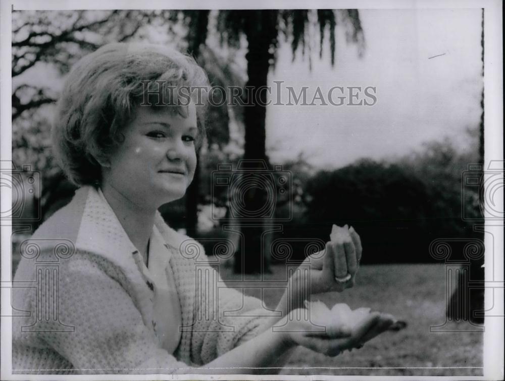 1962 Press Photo Patty Lucas Examines Hail Stones Outside Her New Orleans Home - Historic Images