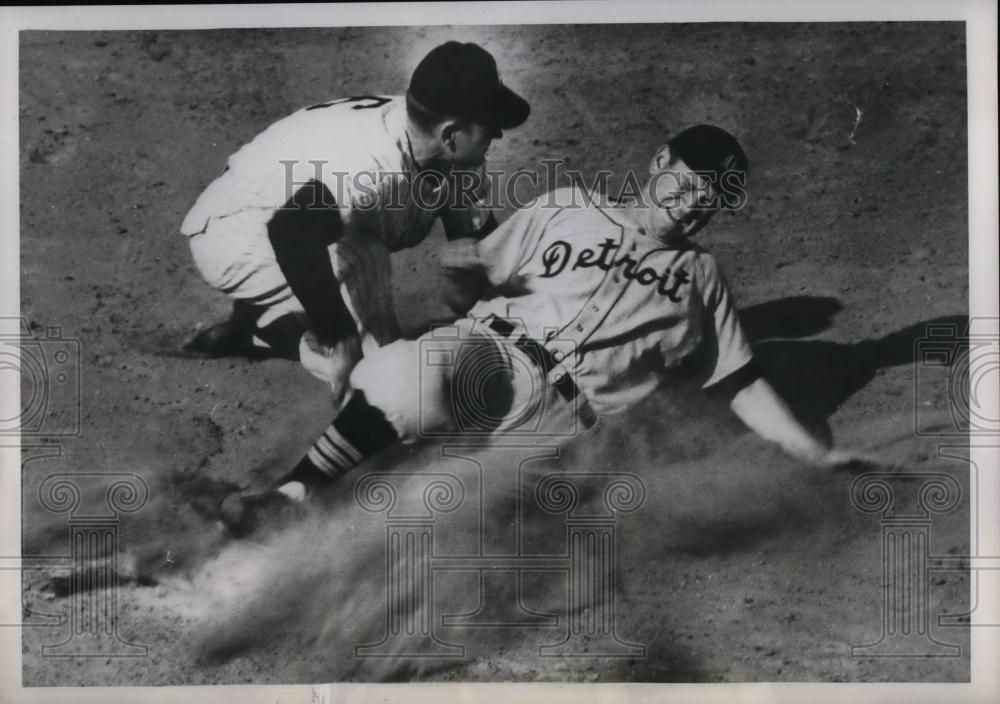 1952 Press Photo Tigers Gerry Priddy slide at third base to tagged Vern Petty. - Historic Images