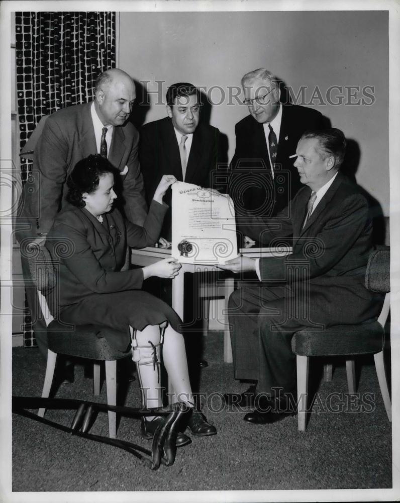 1957 Press Photo Governor William Stratton of Illinois in Governor's Suite - Historic Images