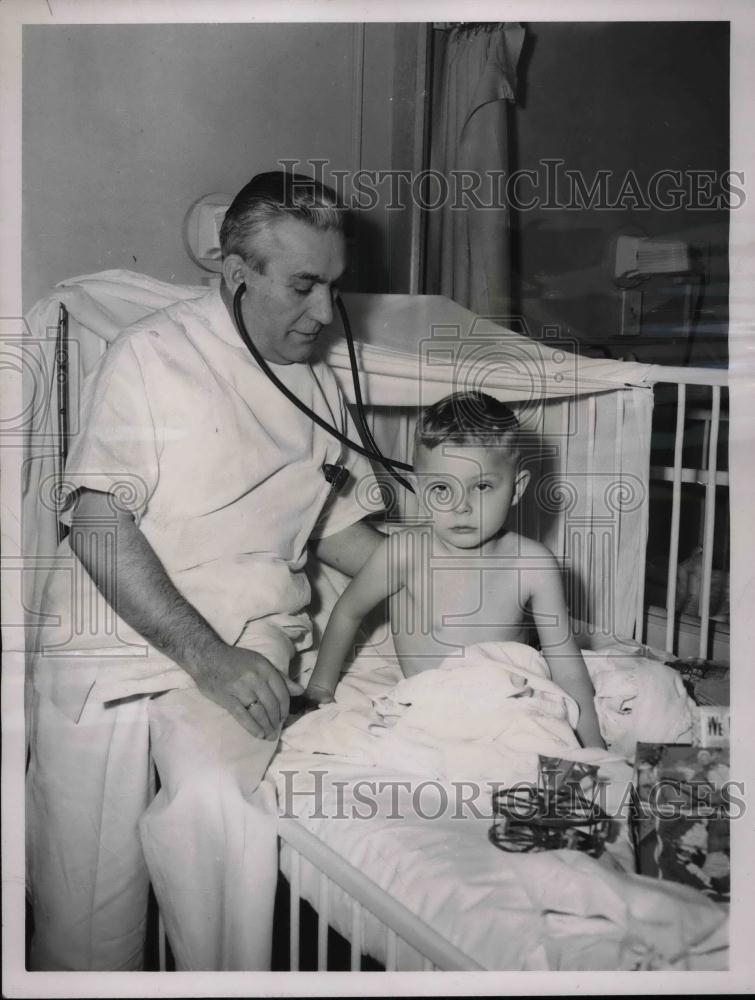1950 Press Photo Dr. Joseph Bauer &amp; Robert Lennhoff At Community Hospital - Historic Images