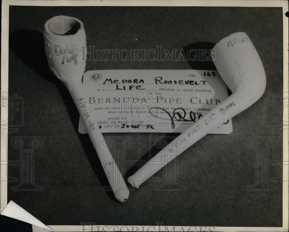 1938 Press Photo Pipes Belonging to Madora Roosevelt of Clay Pipe Club - Historic Images