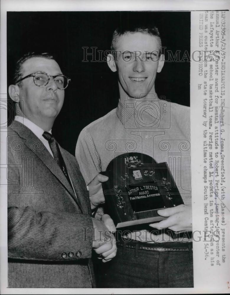1957 Press Photo Robert Jones &amp; Robert Page Receiving Basketball Award - Historic Images