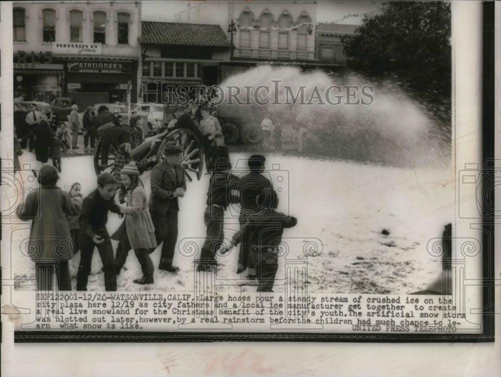 1955 Press Photo Watson California Crushed City Plaza Christmas Benefit City - Historic Images