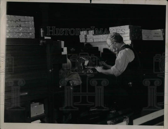 1936 Press Photo Macy's cash Register Cashier Checker worked at Night. - Historic Images