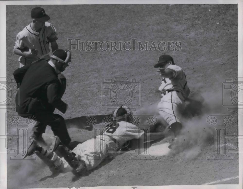 1952 Press Photo A&#39;s Elmer Valo vs Sox Phil Masi - nea24254 - Historic Images