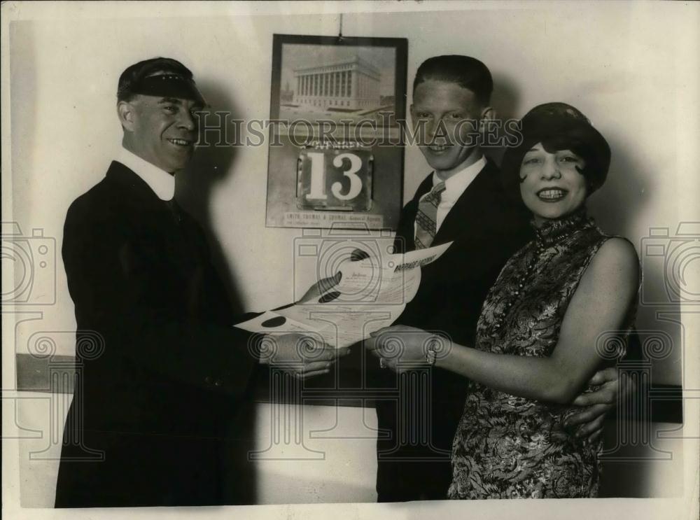 1925 Press Photo Ida Mary Fallal & Frank John Moor & Wife Fear Not - nea24394 - Historic Images