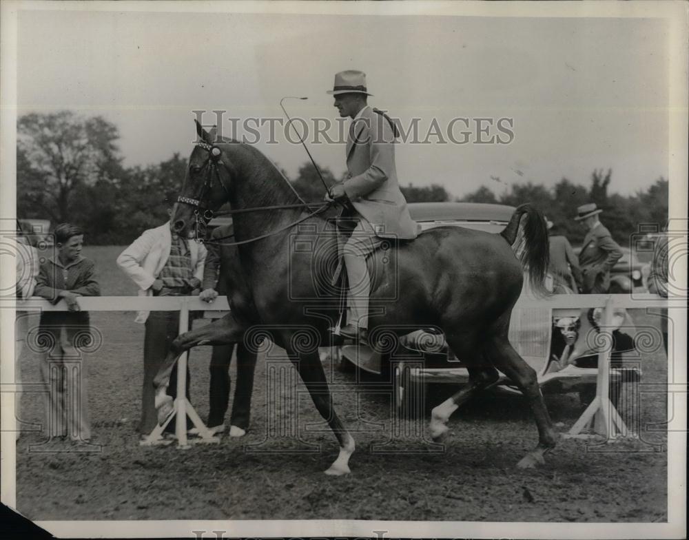 1935 Press Photo Tom Macray Riding Mountain Romance Horse Show Rumson NJ - Historic Images