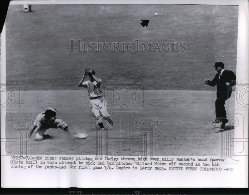 1955 Press Photo Yankee Bob Turley vs Red Sox Billy Hunter - nea24291 - Historic Images