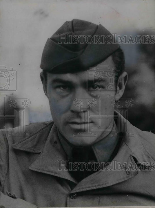 1942 Press Photo US Army Pfc Laurence Frost of Mystic, Iowa - nea23856 - Historic Images