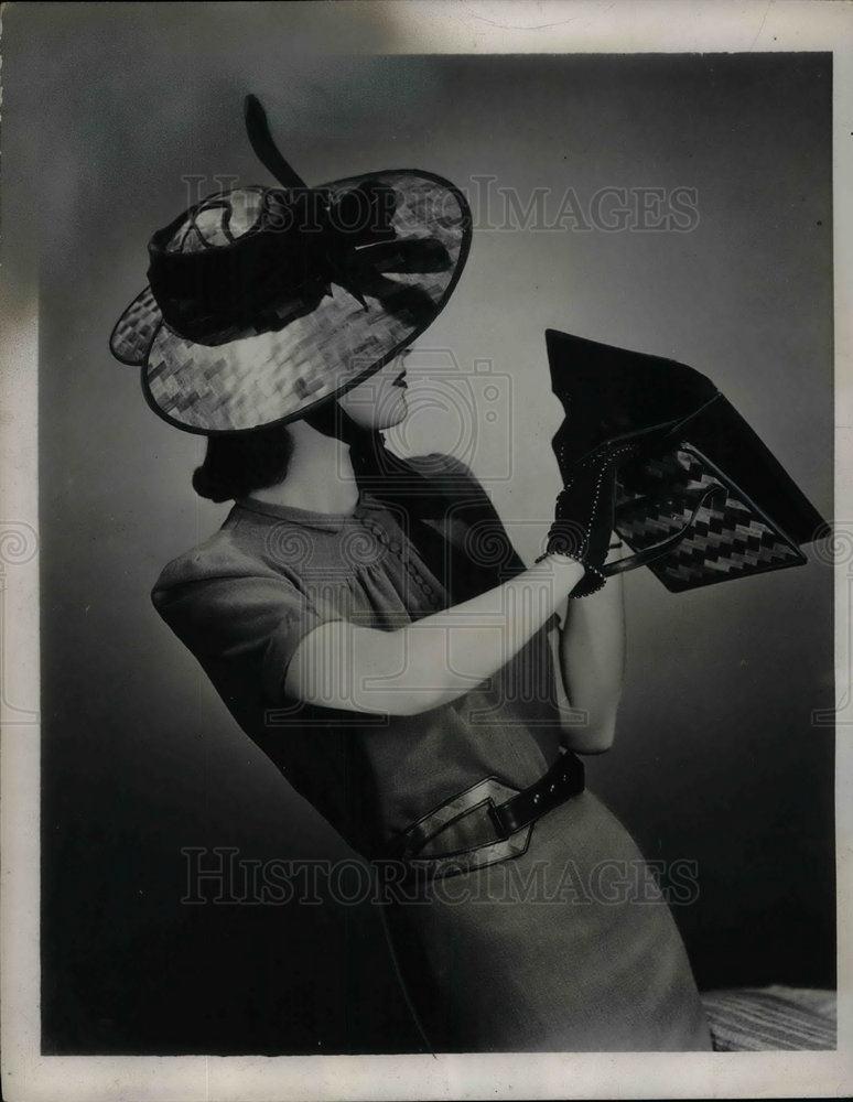 1939 Press Photo Plastic accessories designed by Louise-Sanders - nea21394 - Historic Images