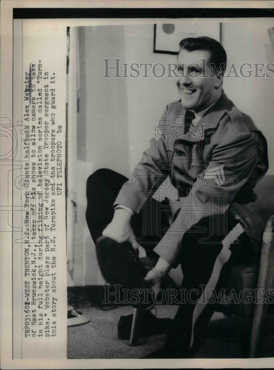 1960 Press Pho N.Y. Halfback Alex Webster during filming a television series. - Historic Images