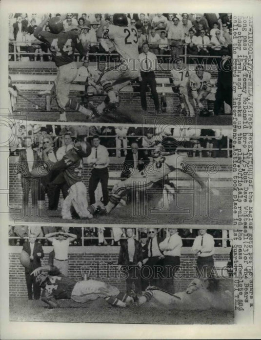 1961 Press Photo Peter Retzlaff of Eagles,snare a long past from Tommy McDonald. - Historic Images