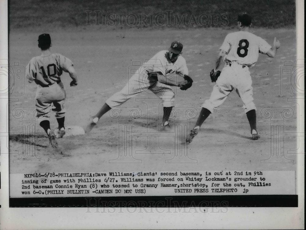 1952 Press Photo Giants Dave Williams out at 2nd vs Phillies Granny Hamner - Historic Images
