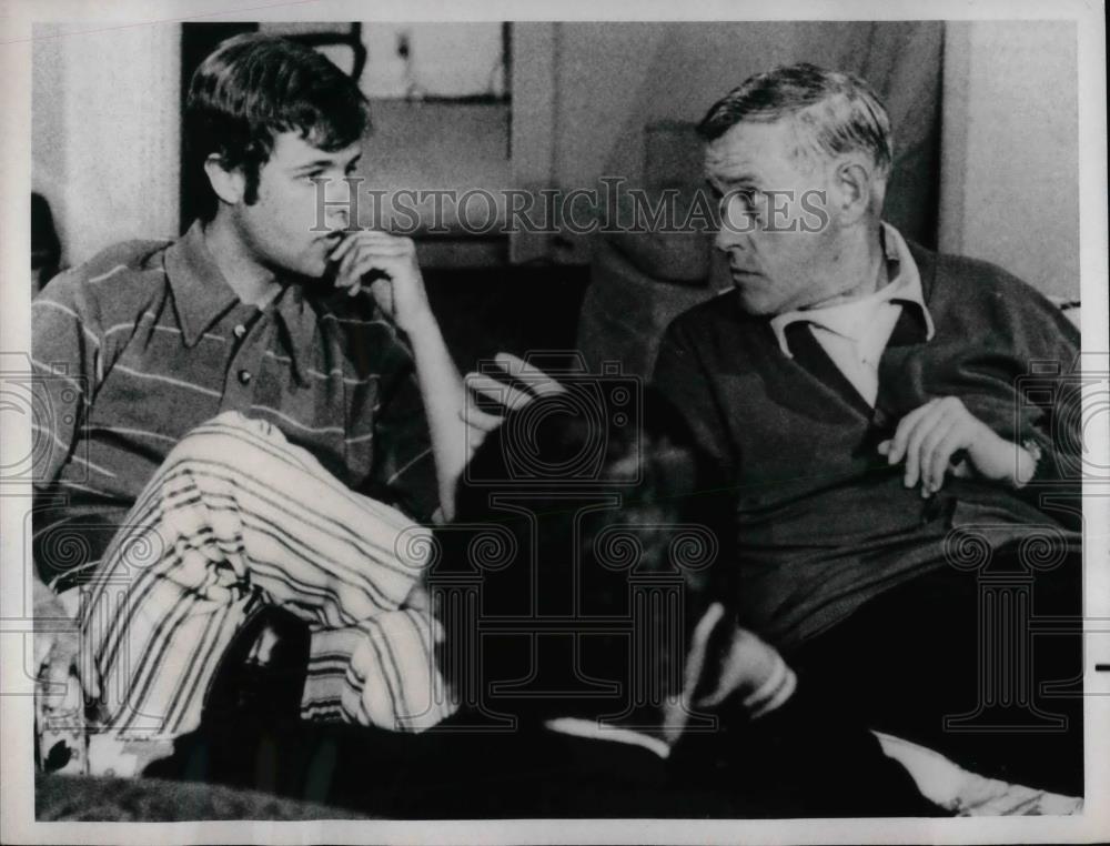 1970 Press Photo Governor Tom McCall & His Son Sam Age 21 - nea32037 - Historic Images