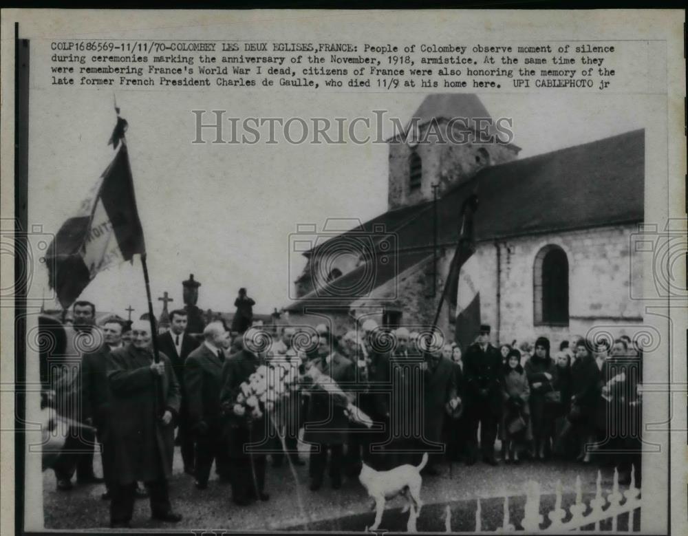1970 Press Photo Mourners for French President Charles De Gaulle - nea31702 - Historic Images