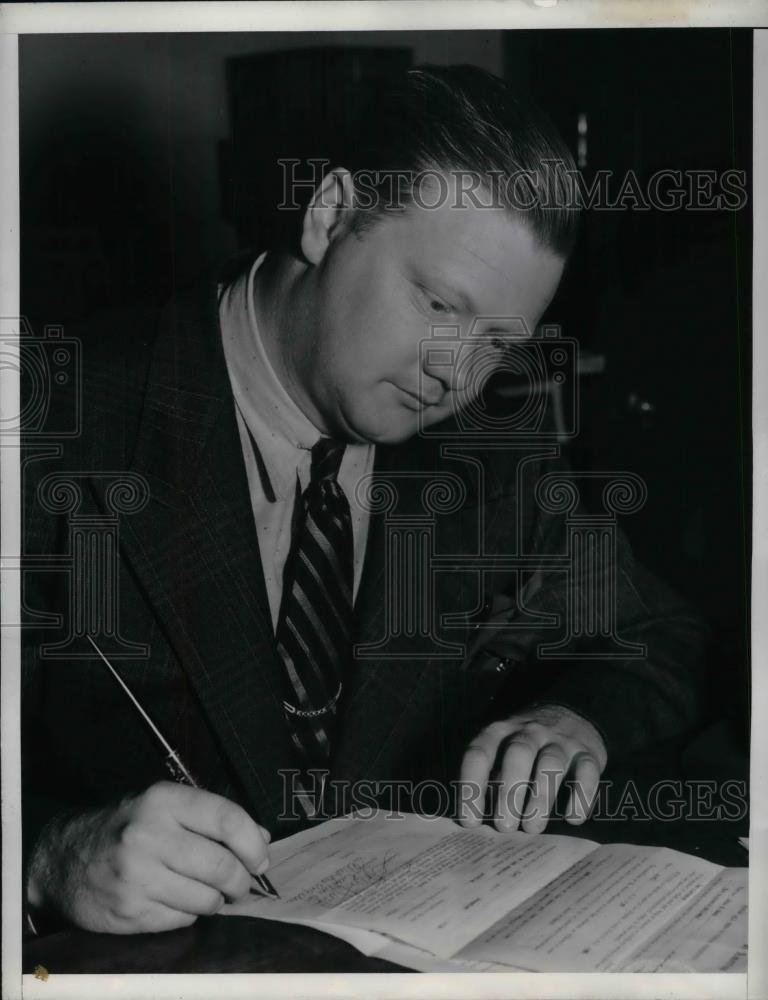1937 Press Photo John Wuest Hunt Charged with Violating Mann Act - nea33050 - Historic Images
