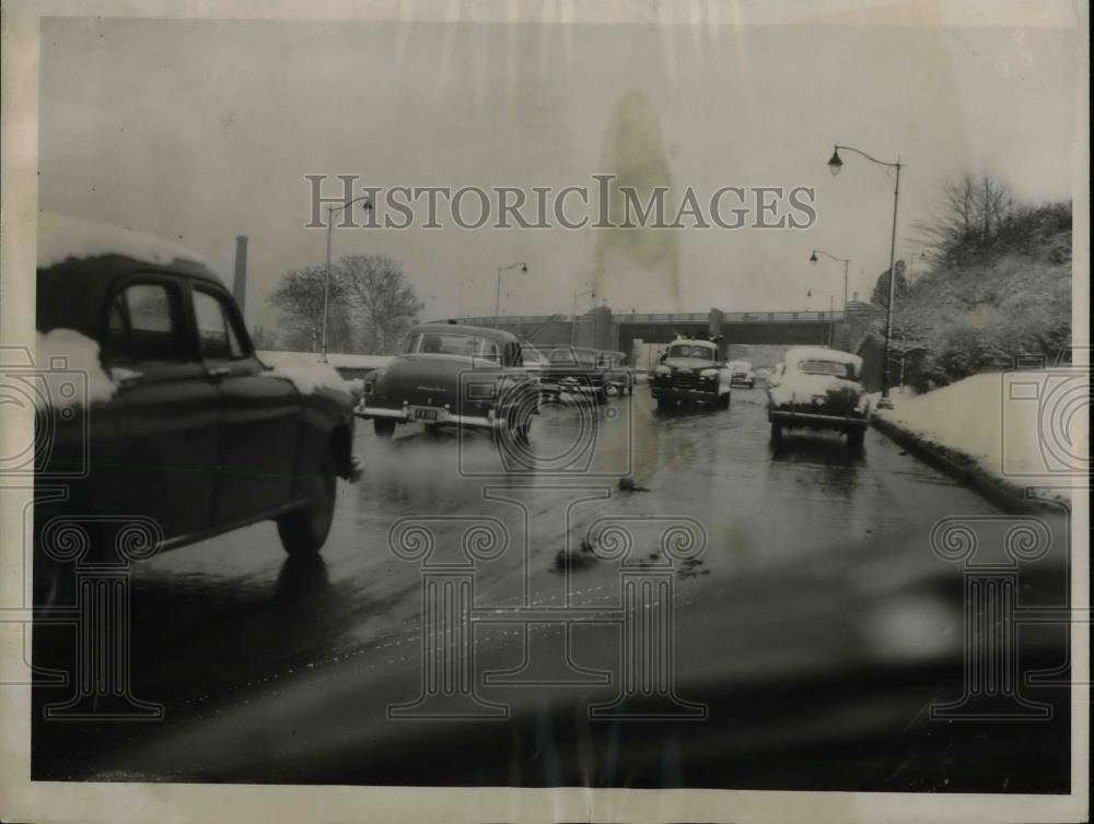1951 Press Photo Truck moving in a opposite way. - nea31749 - Historic Images