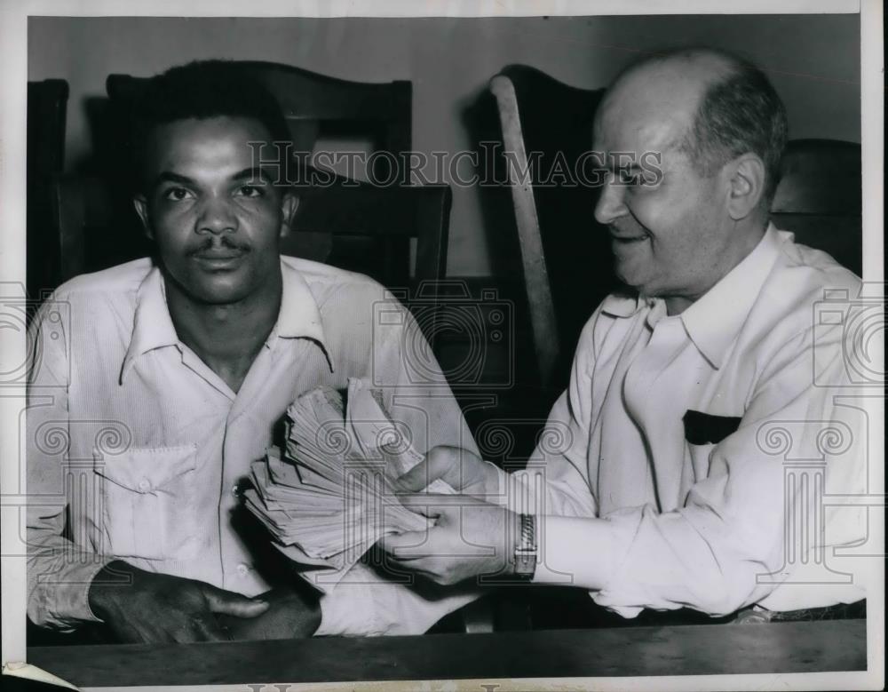 1953 Press Photo Jerry Leverson, Alias D.J. Borwen, Deputy Bailiff Teddy Mazola - Historic Images