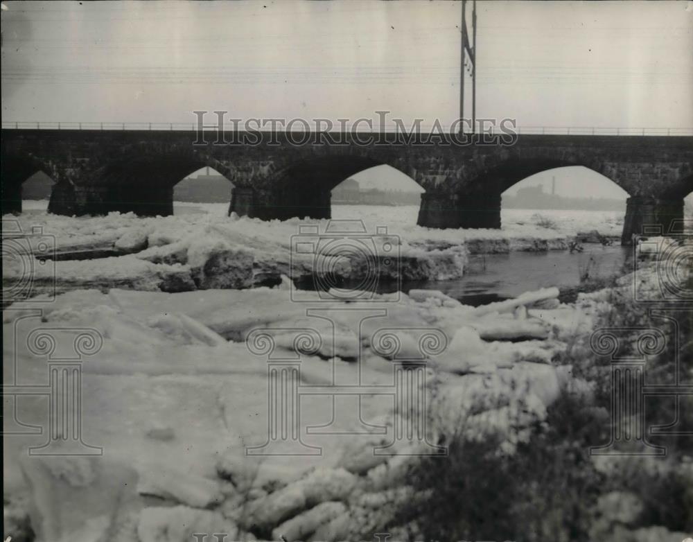 1934 Press Photo Ice Jams in Delaware River between Philadelphia PA and Trenton - Historic Images