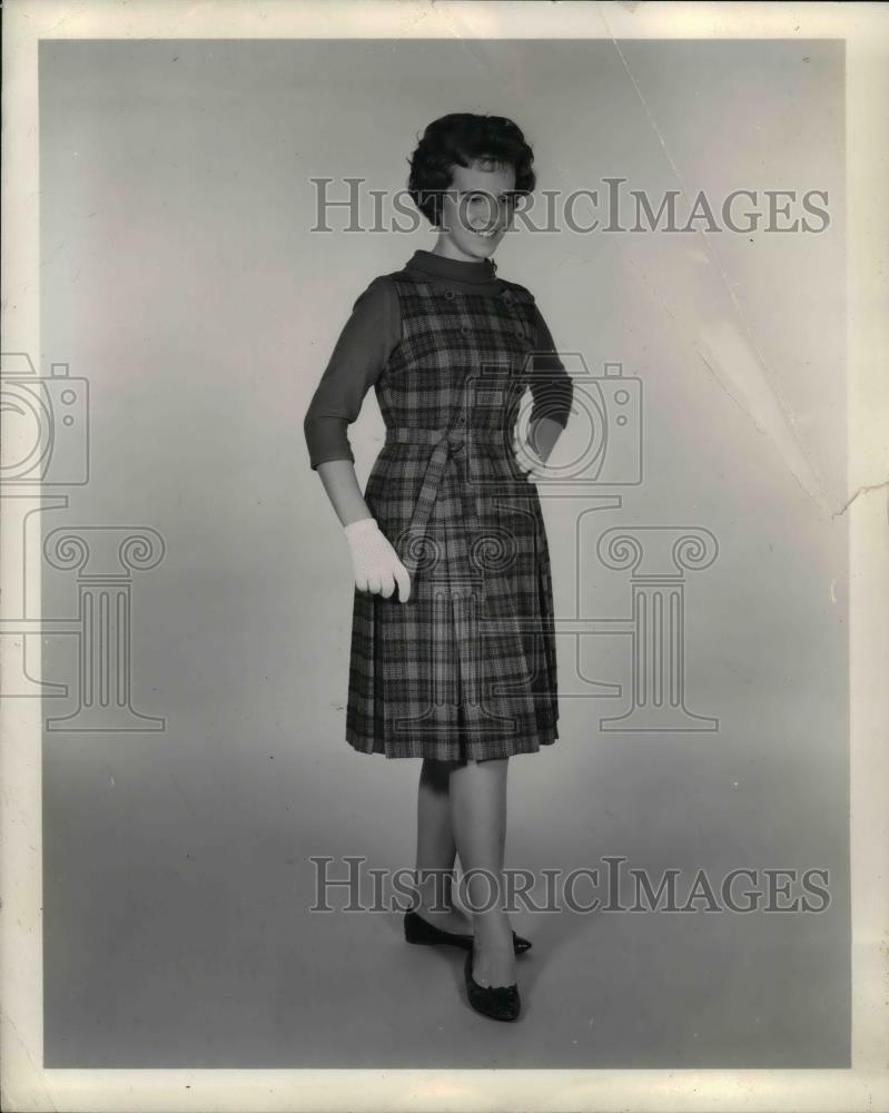 1964 Press Photo A model in new fashions in plaid - nea34043 - Historic Images