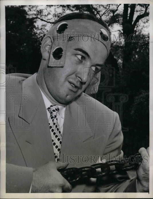 1946 Press Photo Robert Hughes Models Roman Era Athwart - nea29767 - Historic Images