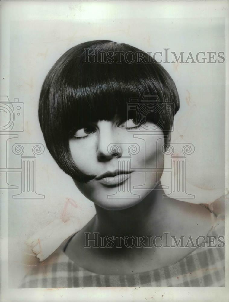1962 Press Photo Corner Hair Style - nea34110 - Historic Images
