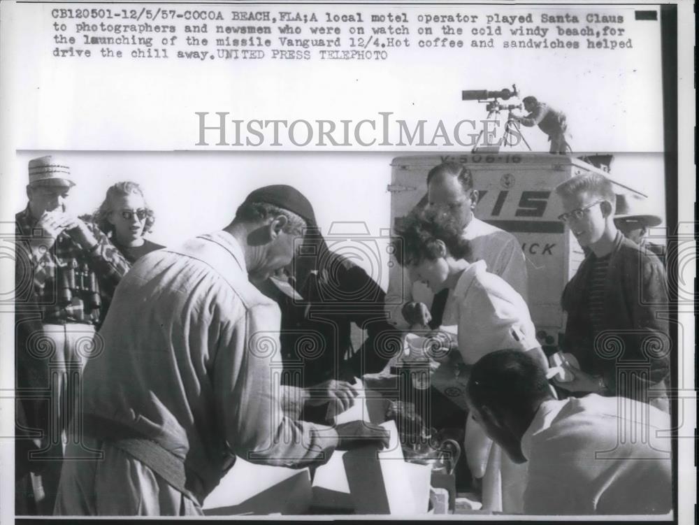 1957 Press Photo Photographers and Newsman watched launching of Missile Vanguard - Historic Images