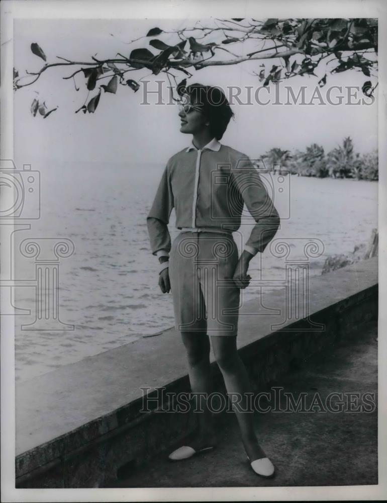 1958 Press Photo Women posed with a summer walking shorts. - nea29627 - Historic Images