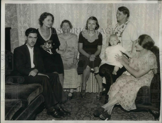 1932 Press Photo Chicago Families Held Captive by Bank Robbers Lee Edmiston - Historic Images