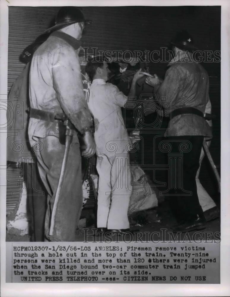 1956 Press Photo Firemen Remove Victims Of Train Crash - nea33896 - Historic Images