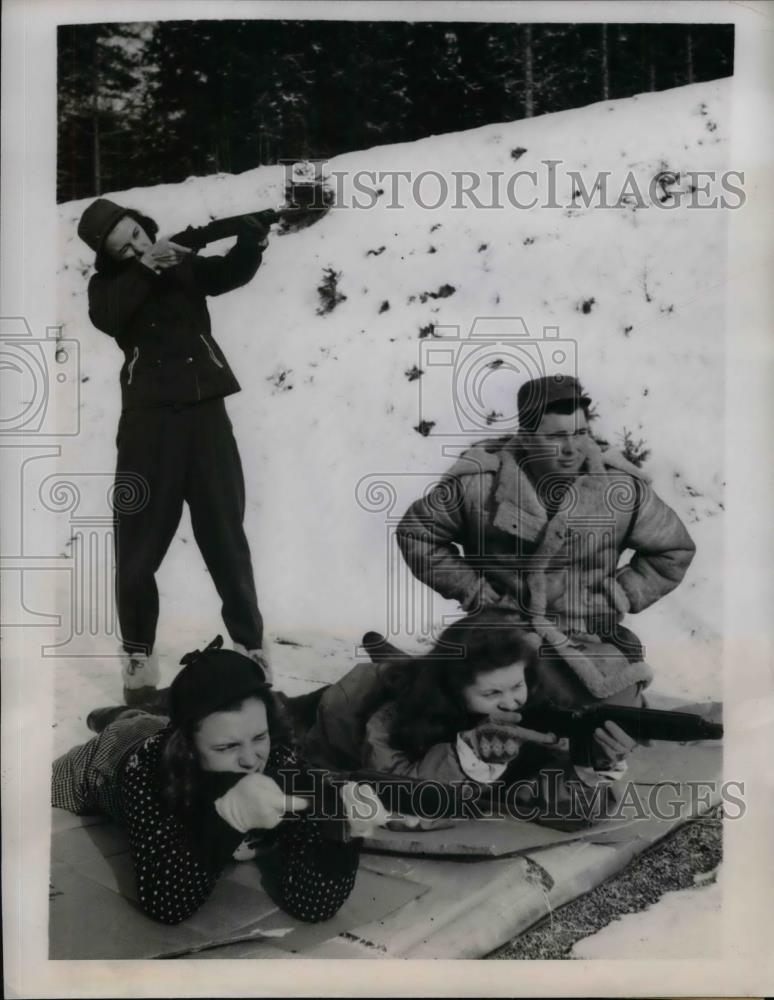 1948 Press Photo U.S. Army wives in two weeks course in shooting the carbine. - Historic Images