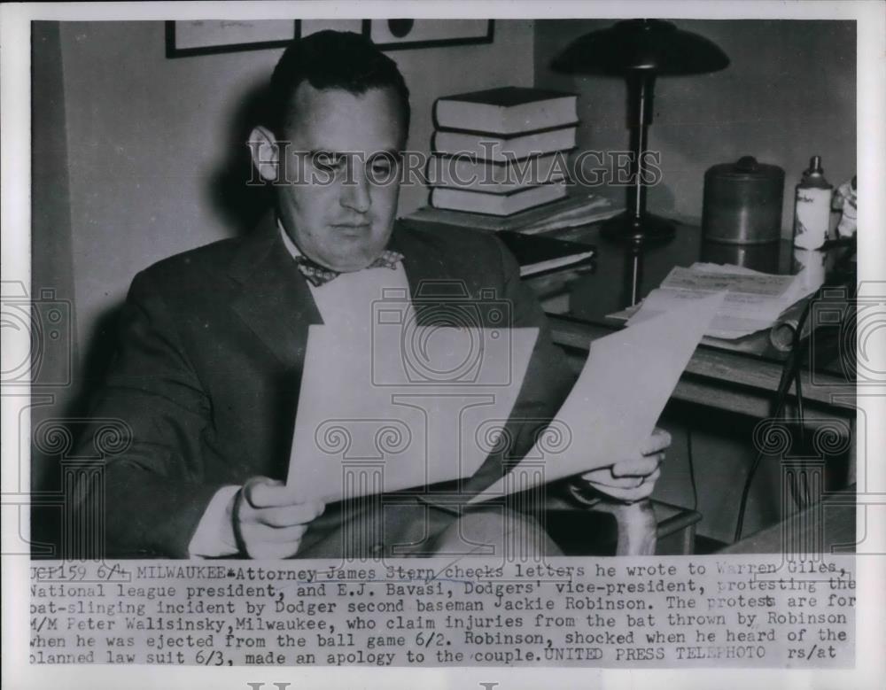 1954 Press Photo Attorney James Stern Checks Letter Writtne to National League B - Historic Images