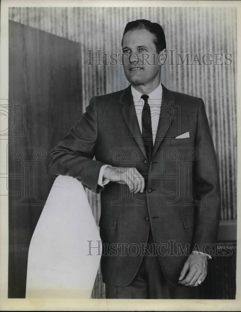 1960 Press Photo Man in Dark Suit - nea31301 - Historic Images