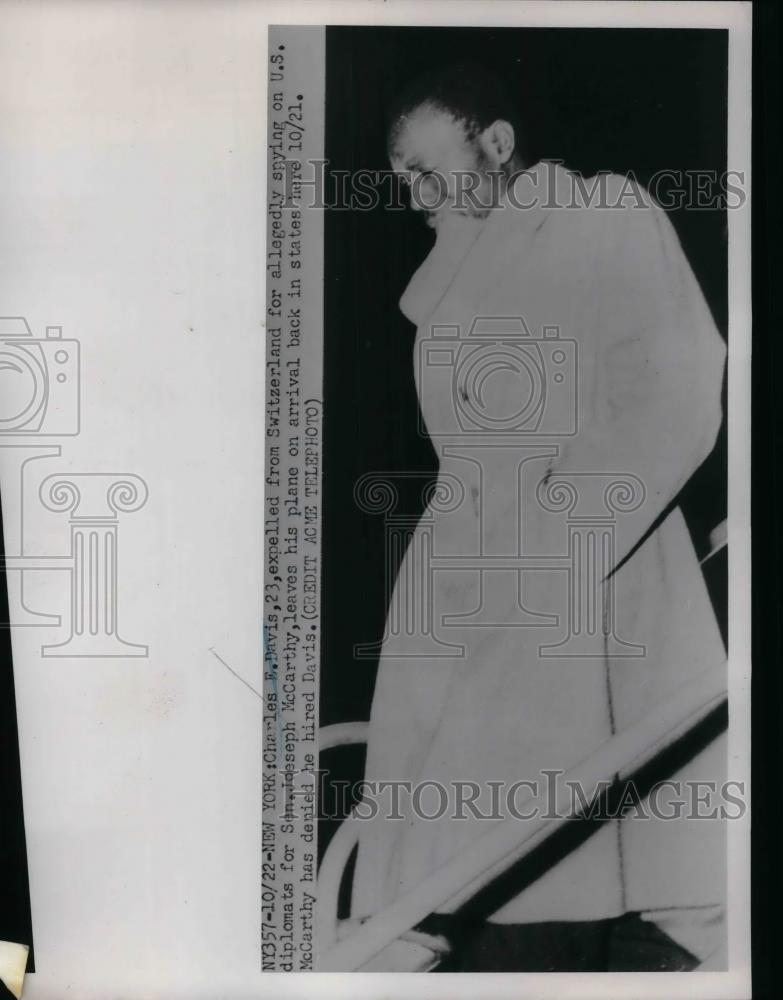 1951 Press Photo Charles Davis Expelled From Switzerland For Spying - nea32949 - Historic Images